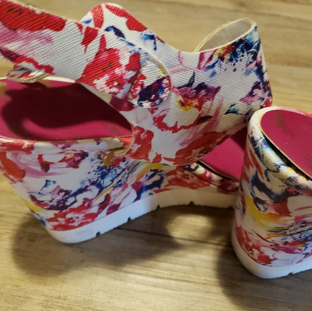 🎉🎉Host Pick🎉🎉 Candies Floral Wedges - Picture 4 of 5
